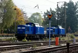 Zwei blaue 204 der PRESS 