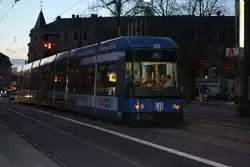 Ein NGT6DD der Linie 4 in der Abendd�mmerung mit dem Ziel Weinb�hla (Nachschu�)am 03.11.2013 16:56 Uhr