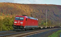 185 392-8 mit einen leeren Containerzug bei Wernfeld am 24.10.13.
