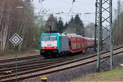 Cobra 2818 (E186 210)mit einem Mazdazug auf der KBS 485, am 21.3.2014 bei Km 17,0 ,  Einfahrt Herzogenrath von Mönchengladbach kommend