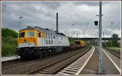 V 300.18 (ex 232 446-5)mit einen Bauzug Richtung Gemünden am 08.05.14 bei der Durchfahrt von Retzbach-Zellingen.
