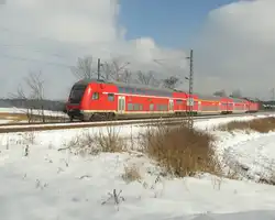 RE Triebkopf mit BR 143 als Schublok an der Schöpsdrehe bei Plauen/V auf dem Weg als RE 3 nach Hof am 05.02.2015.