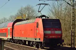 Gerade verlässt ein RE2 nach Düsseldorf Bösensell geschoben von der 146 006-2.