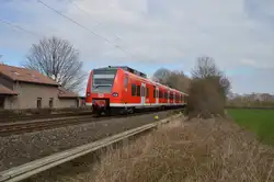 Nachschuß auf einen RB33 an dessen Ende der 425 082-5 hängt.