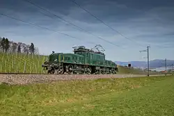 Zur kompletten Ueberraschung des Tages taucht unvermittelt in Freienbach die Be 6/8 III  Nr.13302 auf.Bild vom 10.4.2015