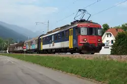 OeBB: Im Gegensatz zur SBB findet der RBe 4/4 bei der OeBB auch Verwendung im Güterverkehr.