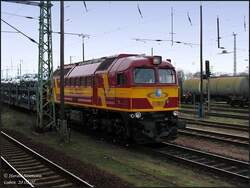 Einen Autozug hat EM62-002 der Rail Polska von Railion in Guben �bernommen, um ihn dann �ber die Grenze zu bringen.