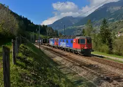Re 620 069 + Re 420 344 mit einem KLV am 30.09.2015 bei Fiesso.