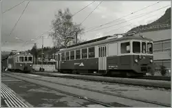 Blonay anno dazumal: Die BDeh 2/4 73 und 74 warten auf ihre Abfahrt nach Les Pleiades und Chamby, doch die GoldenPass Anschrift und die EXIF-Daten verraten den 