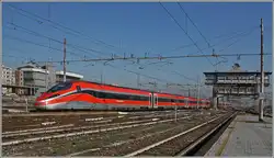 Der FS Trenitaila ETR 400 Frecciarossa 1000 N° 07 erreicht Milano Centrale.
