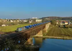 193 817 mit einem Güterzug am 09.03.2016 bei Regensburg-Prüfening.