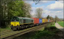 Dieser buntgemischte Containerzug mit einer Class 66 als Zugpferd kam mir am Sonntagnachmittag des 17.April 2016 am Friedrichweg an der Montzenroute unweit von Aachen vor die Linse.