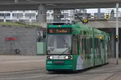 TW der Linie 12 nach Trotha am Hbf.