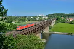 185 280 + 185 312 mit einem Güterzug am 21.05.2014 bei Regensburg-Prüfening.