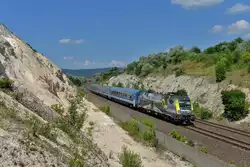 470 504 mit einem IC am 02.07.2016 bei Szár.
