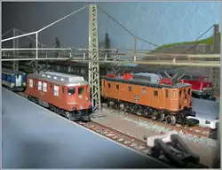 BLS Ae 4/4 und SBB Ae 3/6 auf meiner Z-Bahn Anlage zeigen, dass Schweizer E-Loks früher mehrheitlich braun waren.