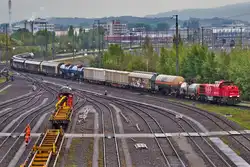Bei diesigem Wetter zieht die Am 843 001-9 einen Gemischten Güterzug durch den Rbf Limmattal.Bild März 2016