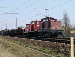 Die V60 mit Filmutensilien im Schlep wartet auf den Gegenverkehr