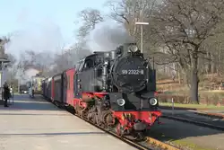 99 2322-8 mit MBB 14619 von K�hlungsborn West nach Bad Doberan bei der Einfahrt in Bad Doberan.28.01.2017  