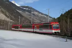 Komet ABDeh 4/8 2025 als Regio nach Zermatt, am 29.1.17 zwischen M�rel und Bitsch.