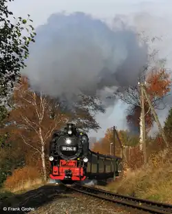 DR 99 1794-9 mit DR - Garnitur als Zug 1005 Cranzahl - Oberwiesenthal, Fichtelbergbahn KBS 518, fotografiert bei Unterneudorf am 24.10.2012