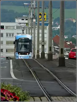 Der Cityrunner 030 kommt am 14.09.2010 �ber die Donaubr�cke in Linz.