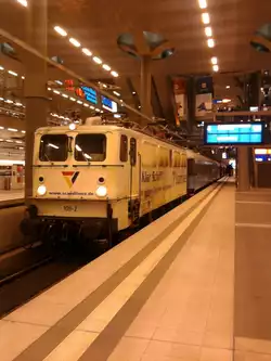 DIE 109-2 der GVG stand im Berliner Hauptbahnhof am 03,05,2010 mit EN210 Berlin Night Express  planm��ig zur Abfahrt bereit