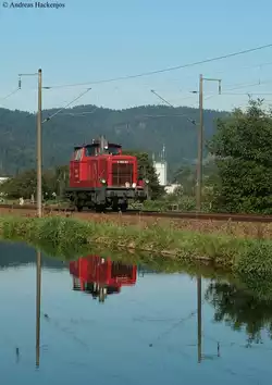 V 360 02 der EMN als Tfzf ***** (Kehl-Hausach) am Kanal in Haslach 9.9.09