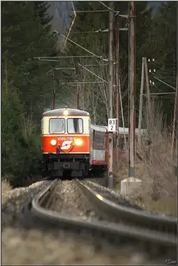 Teleaufnahme von der E-Lok 1099.016 welche mit R 6855 von G�sing nach Mariazell f�hrt.
