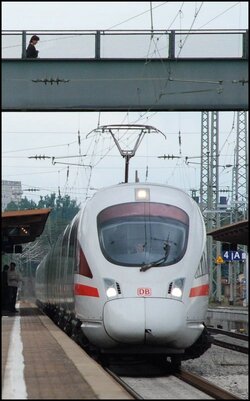 Ein ICE-T bei der Einfahrt in Ingolsatdt Hbf.