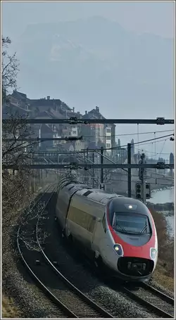 Ein ETR 610 mit offener Schnauze zwischen St.Saphorin und Rivaz am 04.03.2012.