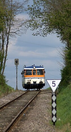 VT 26 kurz vor dem Siegelsbacher Bahnhof.
