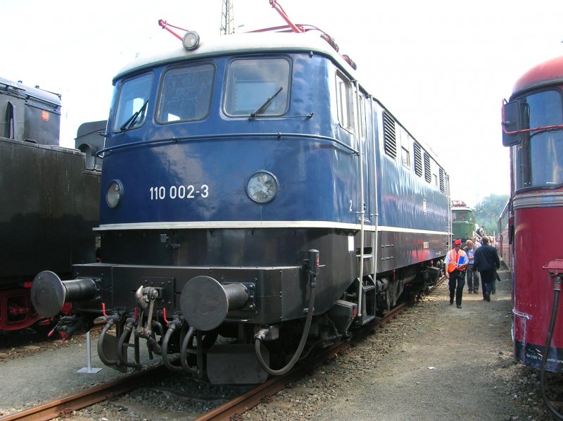 Vorserienlok 110 002-3 auf dem Eisenbahnfestival Ankunft Eisenbahnstadt Frth (1000 Jahre Frth).
15.9.2007
