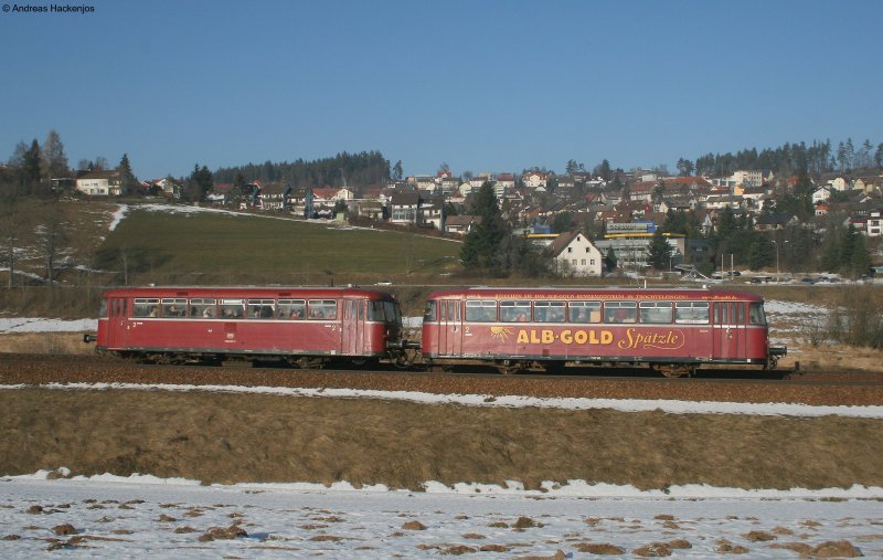 VS 97 605 der ZHL und 796 625-2 der Efz als Tunnelfahrtenzug von Triberg nach St.Georgen am km 70,0 29.12.08