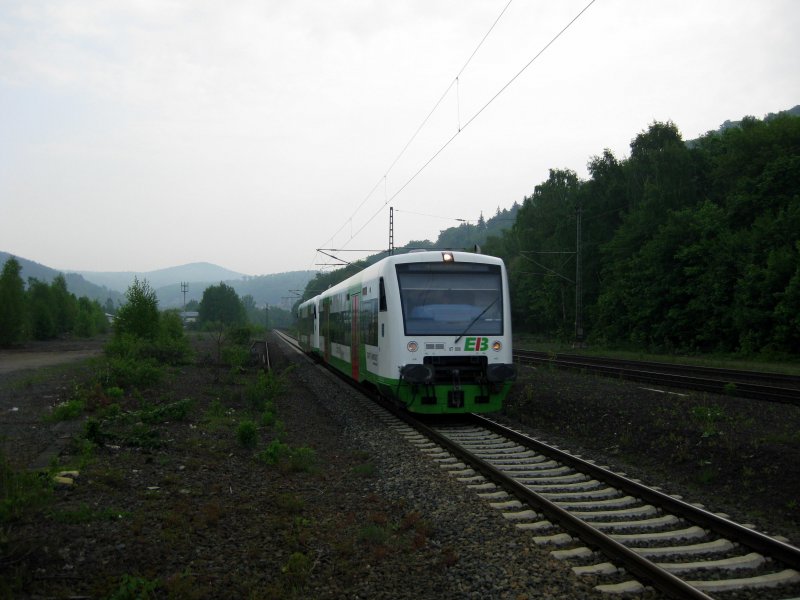 VT 008 und VT 003 der Erfurter Bahn fahren am 1.05.09 als EB 82708 aus Erfurt Hbf in Hann. Mnden zum Planhalt auf Gl. 1 ein. Ziel ist Kassel-Wilhelmshhe.