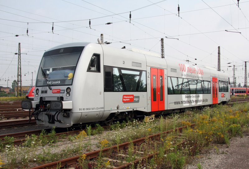 VT 015 der Mitteldeutschen Regiobahn steht am 11.08.2009 auf dem Vorfeld des Leipziger Hauptbahnhofs, neben einem  Herbizid-freiem kogleis .