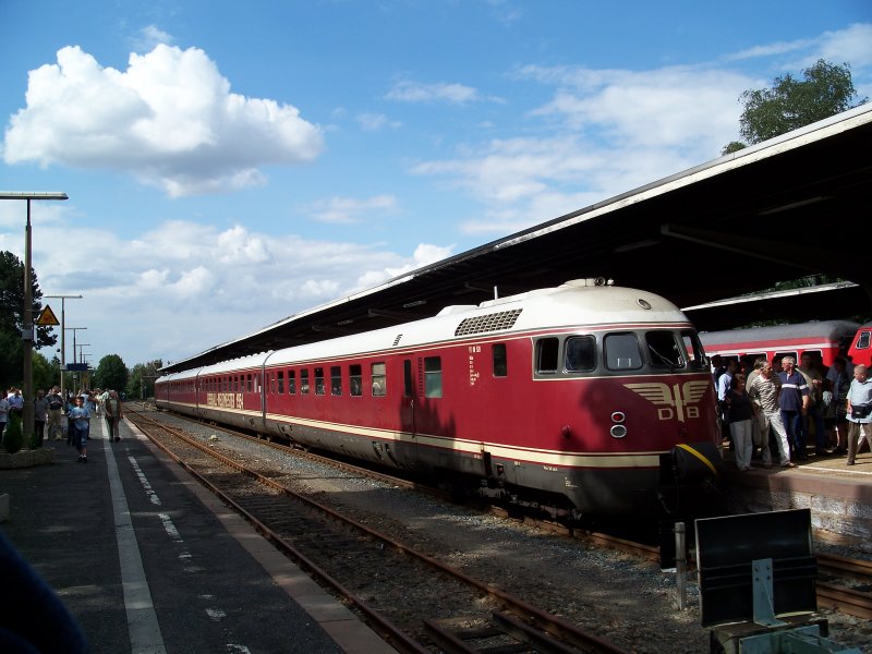 Vt 08 steht auf Gleis im Bad Harzburger Bahnhof (18.8.2007)