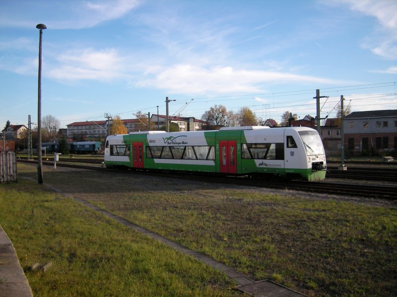 VT 106 der Sdthringenbahn verlsst Sonneberg in Richtung Neuhaus/Rwg. 01.11.2008