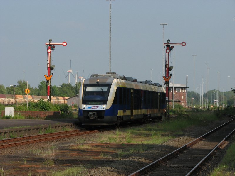 VT 108 der EVB erreicht am 18.05.07 den Bahnhof Cuxhaven.  