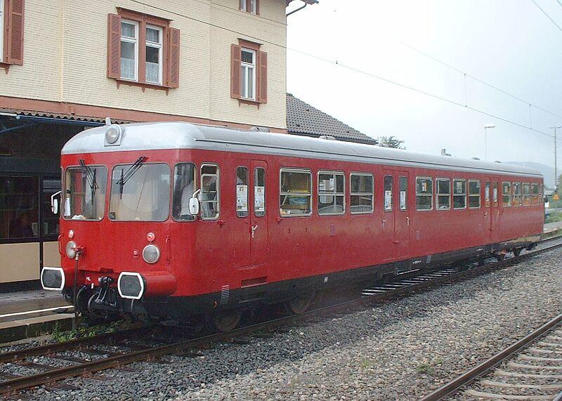 VT 11 am 25.09.2004 im Bahnhof Murrhardt