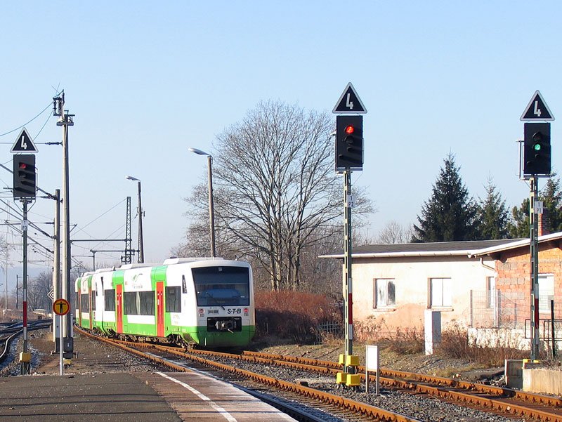 VT 110 und VT 111 (BR 650, RegioShuttle RS1) der Sd Thringen Bahn bei Ausfahrt aus Sonneberg (Thr) als STB 82925 nach Eisenach; 20.12.2007
