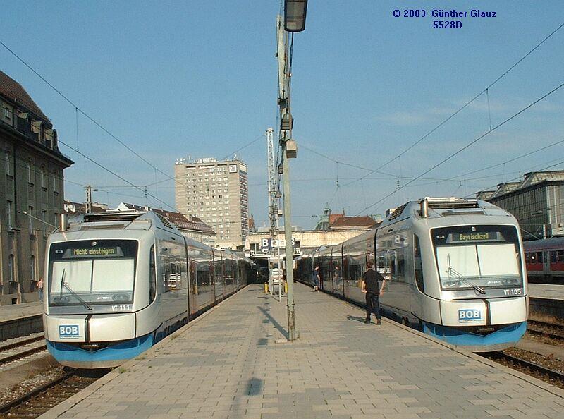 VT 111 + 101 + 110 und VT 105 + 116 + 114 am 02.08.2003 in Mnchen Holzkirchner Bahnhof (Hauptbahnhof). 