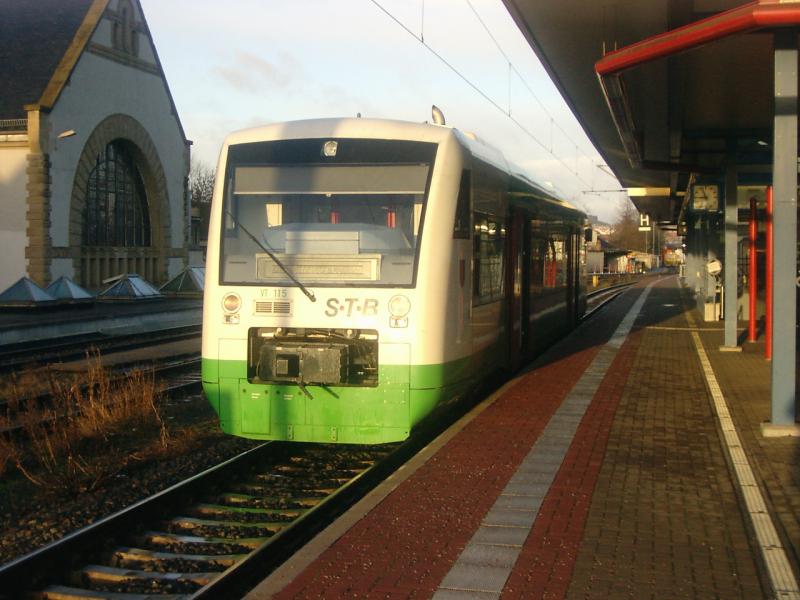 VT 115 der STB am 22.01.05 im Bahnhof Eisenach abfahrbereit nach Sonneberg.
