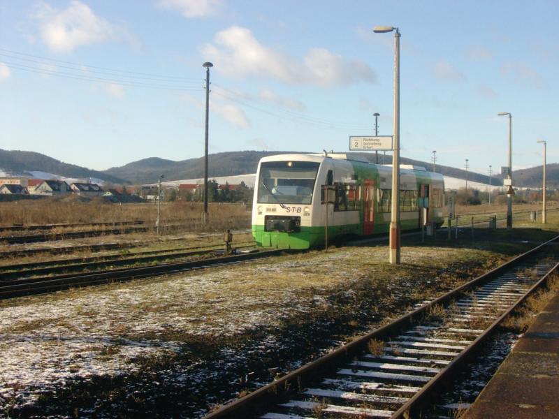 VT 115 der STB am 22.01.05 auf dem Weg von Eisenach nach Sonneberg im Bahnhof Grimmenthal.
