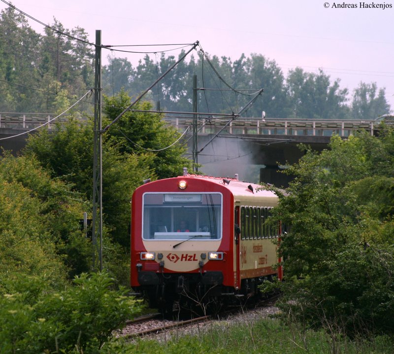 VT 121 der HzL und 50 2988 als HzL 642 (Trossingen Stadt-Trossingen DB) am km 1,5 1.6.09