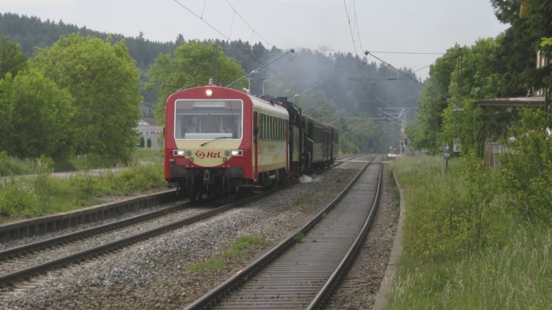 VT 121 der Hzl und 50 2988 auf der berfhrungsfahrt nach Trossingen. Marbach West, 1. Juni 2009