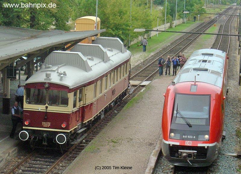 VT 175 der EVB und 641 022 am 26.08.2005 in Smmerda.