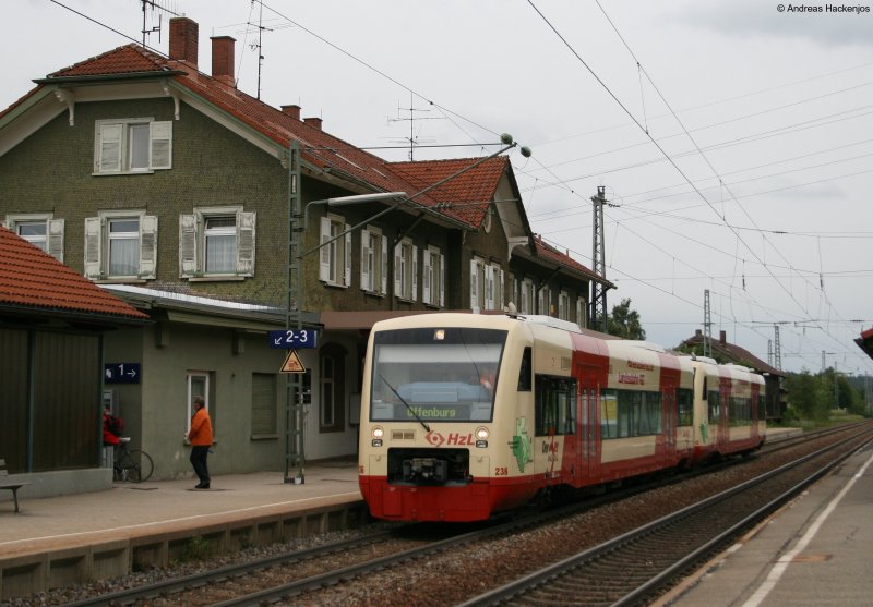 VT 236 und 242 der HzL als Ersatzzug RE 70600 fr den RE 4712 in St.Georgen(Schwarzw) 15.6.08