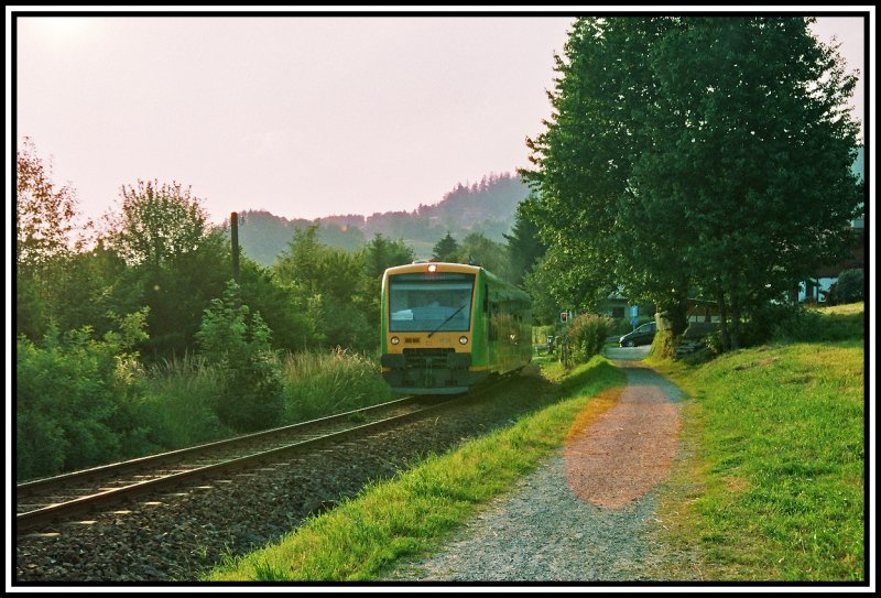 VT 24 fhrt als Regionalbahn von Bodenmeis nach Zwiesel. Aufgenommen wrend der WM 2006 in Bodenmeis.