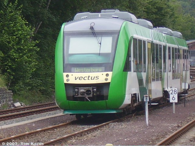 VT 251 der Vectus Verkehrsgesellschaft mbH im Bhf Westerburg wartet geduldig auf die Rückfahrt nach Limburg, der Lokführer macht grade die Gesetzlich vorgeschriebene Dienstpause.